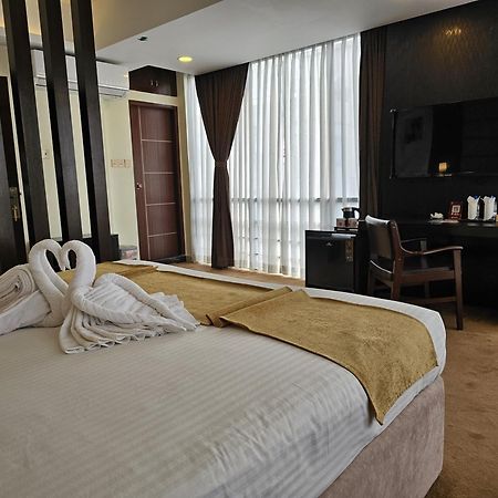 White Park Hotel & Suites Chittagong Exterior photo