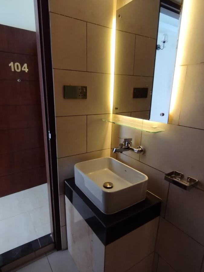 White Park Hotel & Suites Chittagong Exterior photo