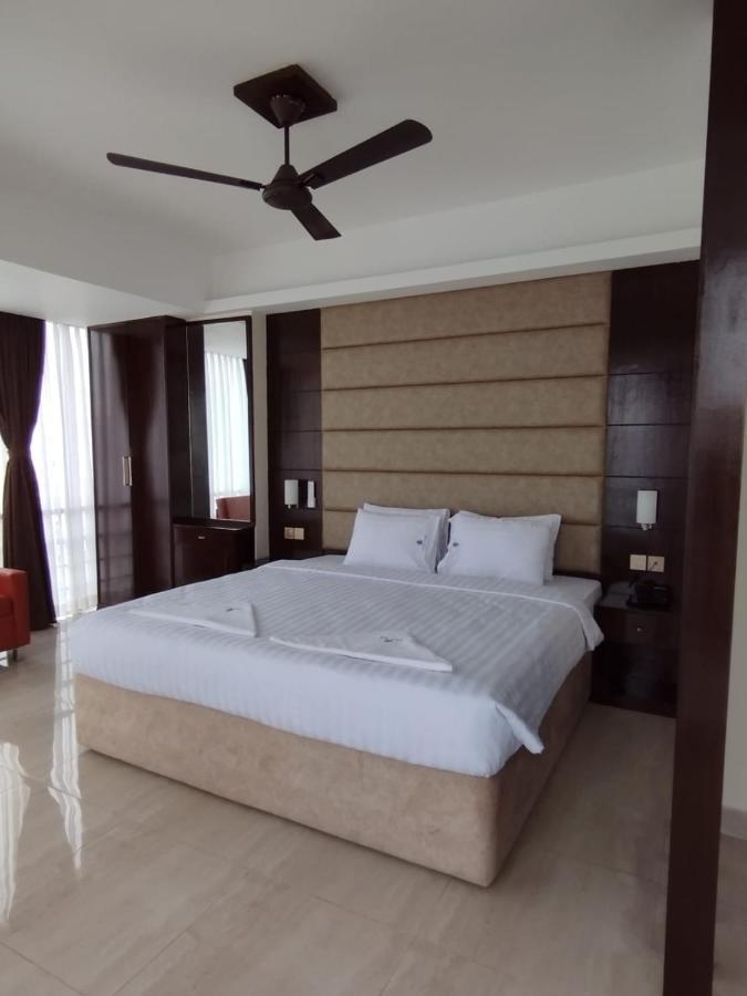 White Park Hotel & Suites Chittagong Exterior photo