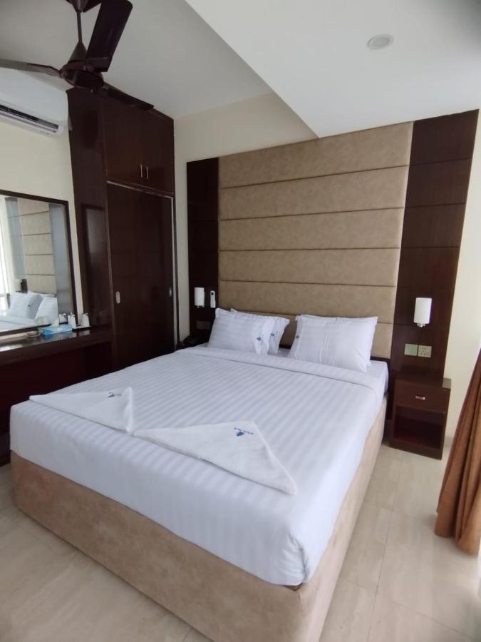 White Park Hotel & Suites Chittagong Exterior photo
