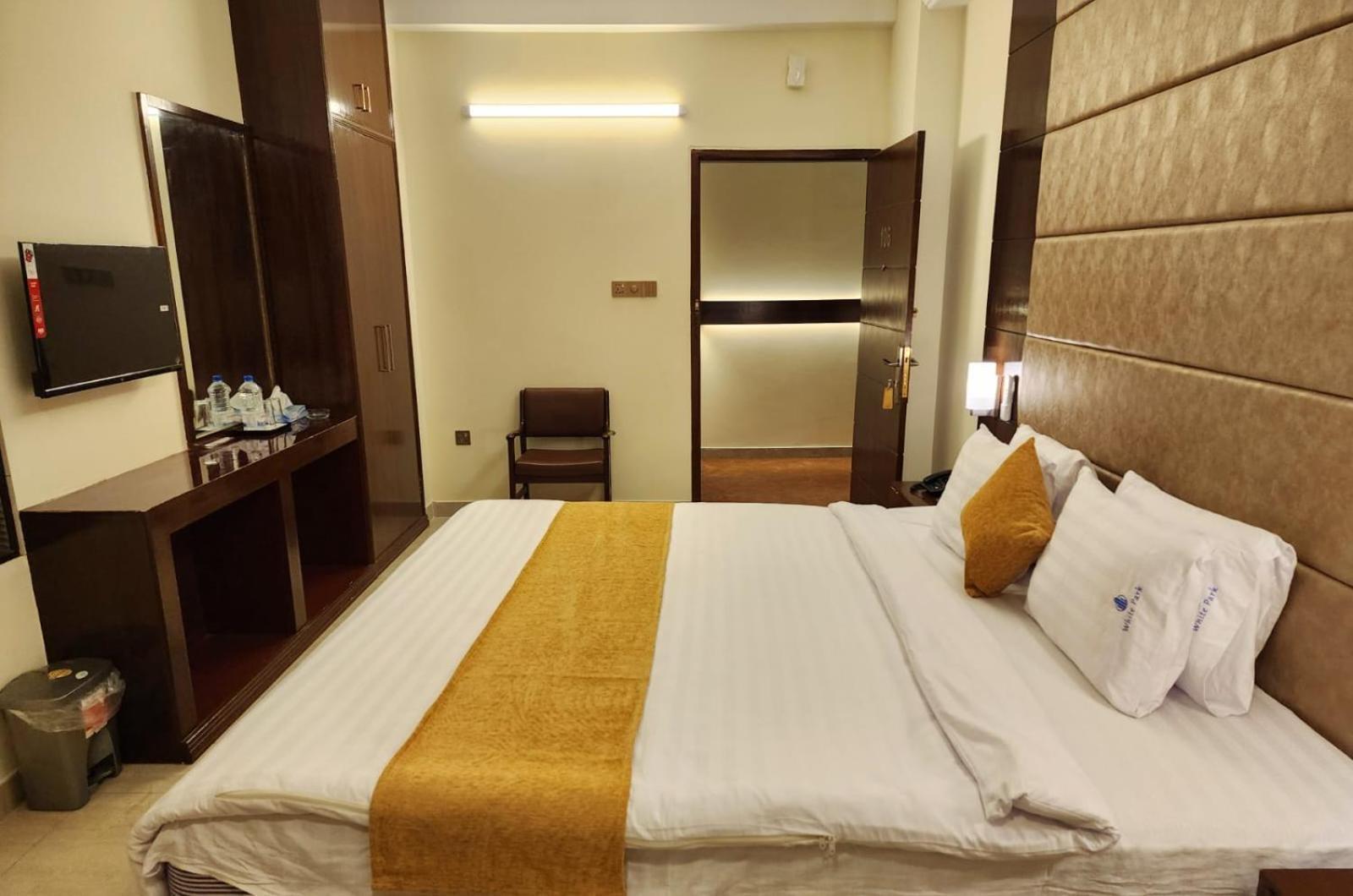 White Park Hotel & Suites Chittagong Exterior photo