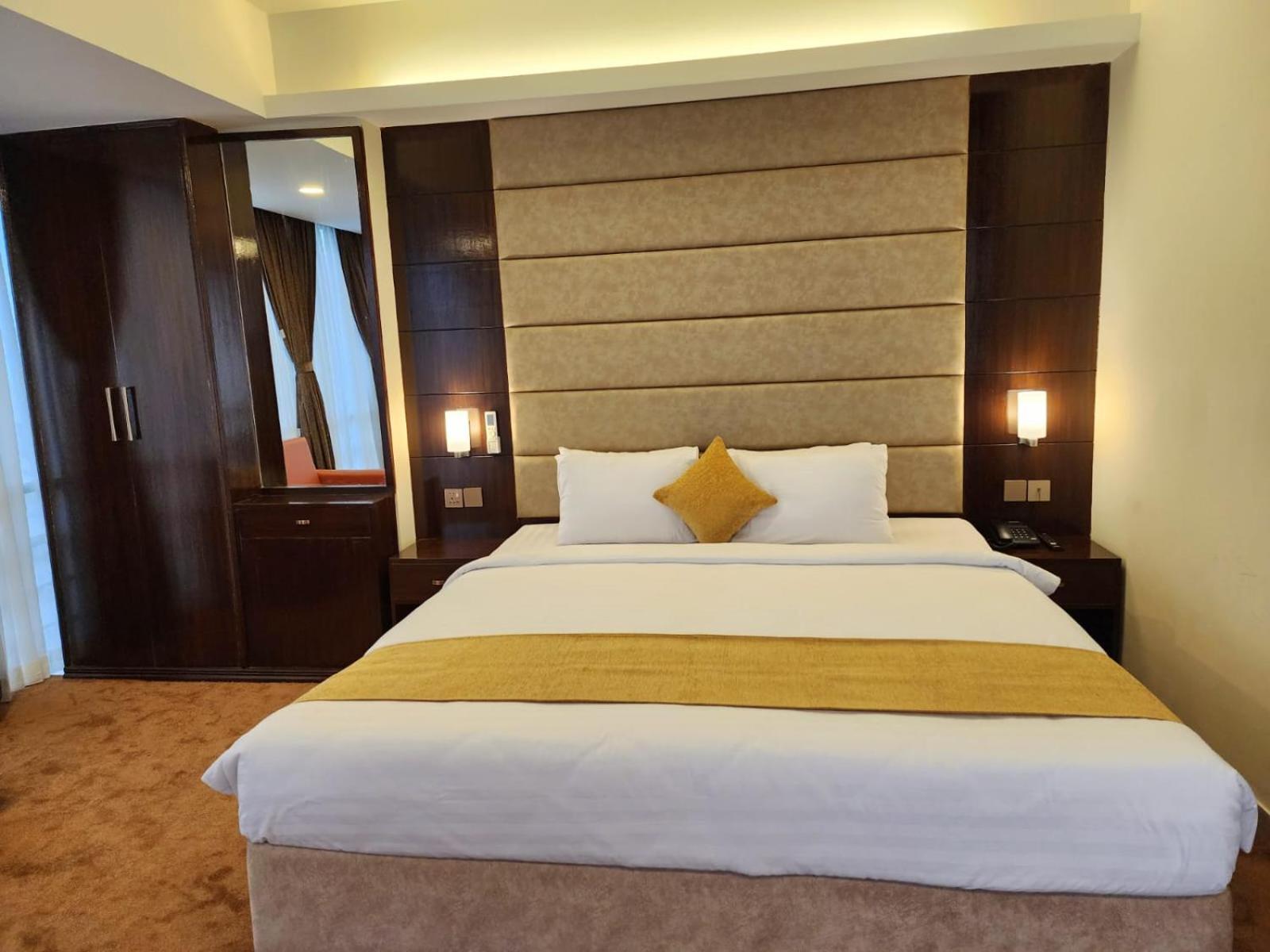 White Park Hotel & Suites Chittagong Exterior photo