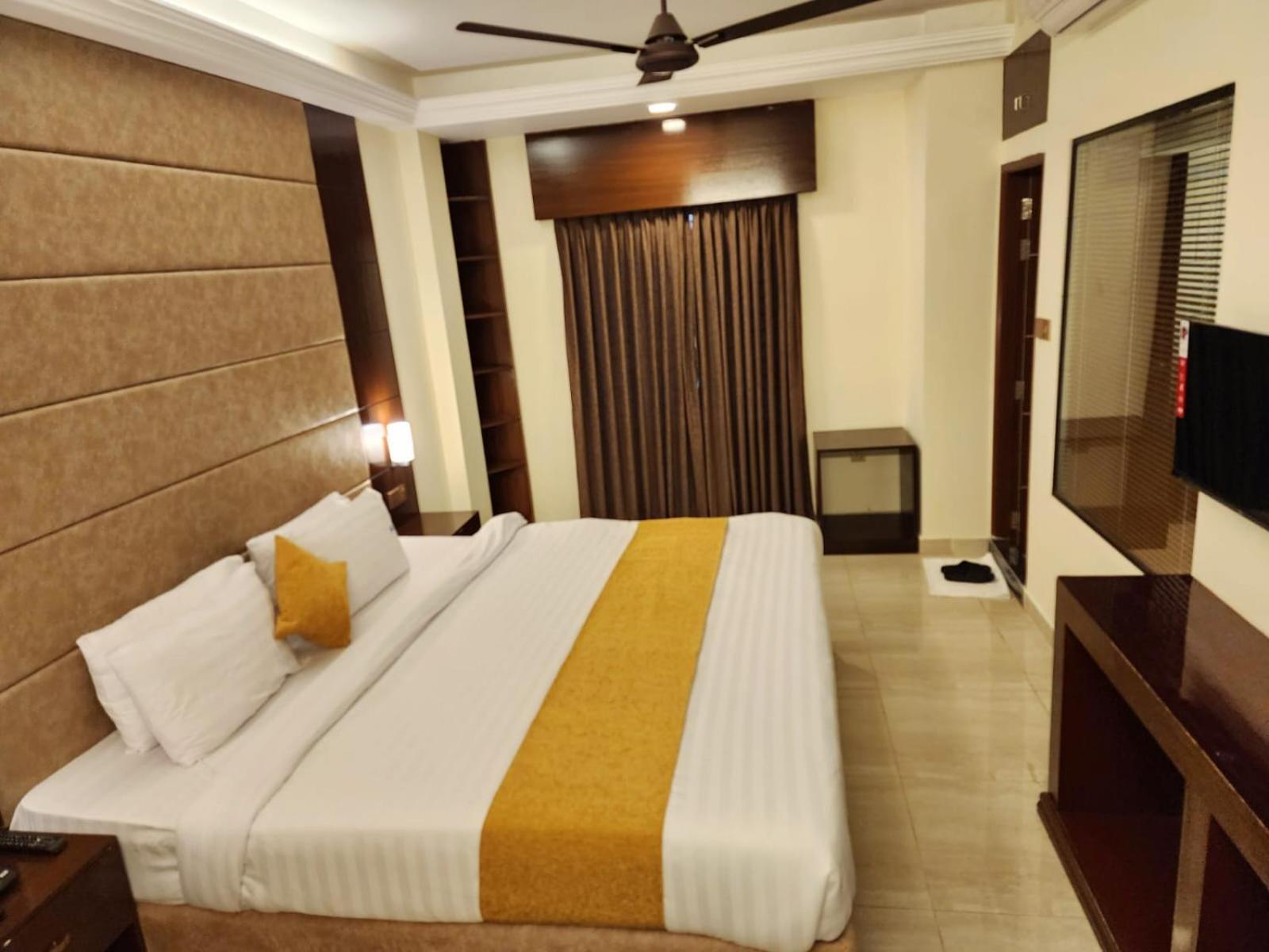 White Park Hotel & Suites Chittagong Exterior photo